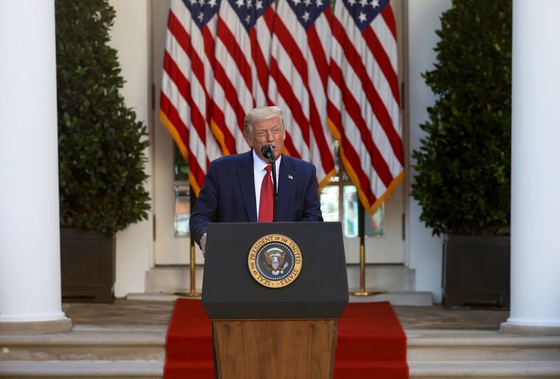 © Reuters. U.S. President Donald Trump attends a news conference in the Rose Garden at the White House in Washington