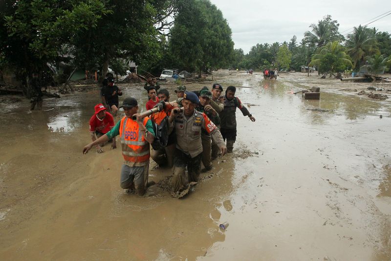 &copy; Reuters. السيول في إندونيسيا تؤدي إلى مقتل 16 على الأقل وتشريد المئات