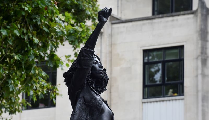 &copy; Reuters. Escultura de manifestante negra em Bristol, Reino Unido