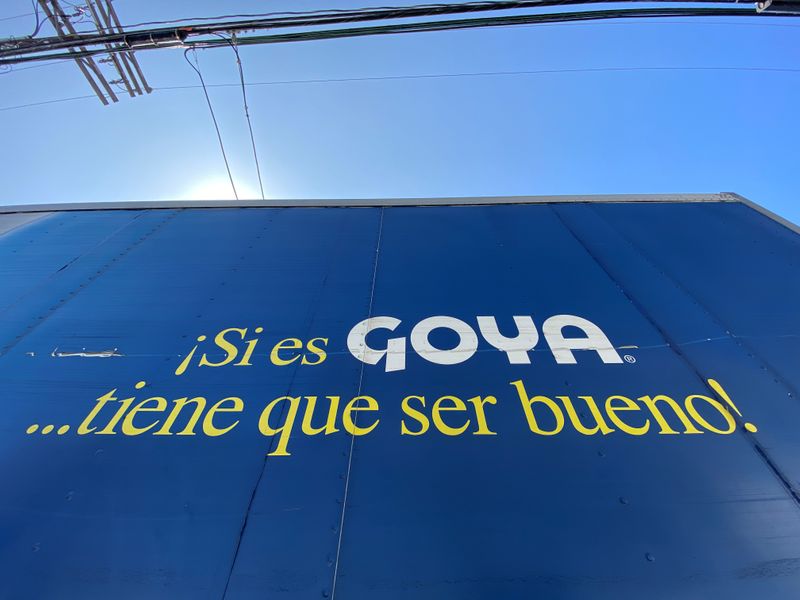 &copy; Reuters. Foto de archivo de un camión de Goya en un supermercado en Los Angeles