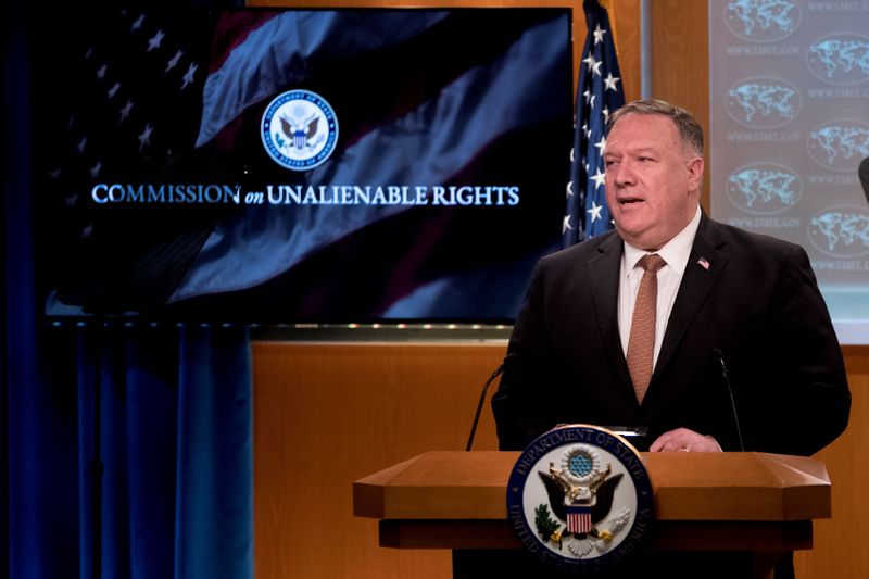 &copy; Reuters. El Secretario de Estado de EEUU, Mike Pompeo, durante una conferencia de prensa en el Departamento de Estado en Washington, D.C., EEUU