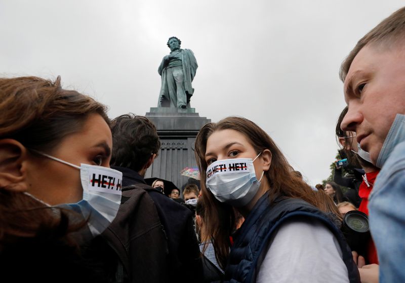 &copy; Reuters. People protest against amendments to Russia&apos;s Constitution in Moscow