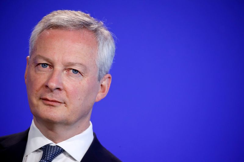 &copy; Reuters. FILE PHOTO: Handover ceremony at the Bercy Finance Ministry in Paris