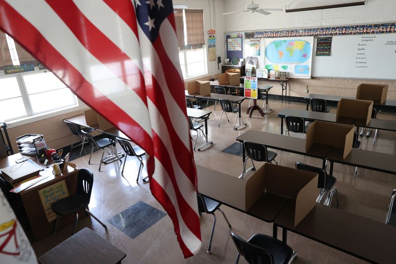 © Reuters. Social distancing dividers for students are seen in a classroom at St. Benedict School, amid the outbreak of the coronavirus disease (COVID-19), in Montebello, near Los Angeles