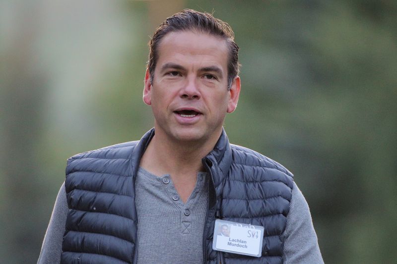 © Reuters. FILE PHOTO: Lachlan Murdoch, co-chairman of News Corp., attends the annual Allen and Co. Sun Valley media conference in Sun Valley, Idaho