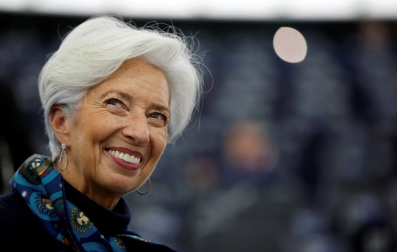 &copy; Reuters. FOTO DE ARCHIVO: La presidenta del Banco Central Europeo, Christine Lagarde, sonríe antes de dirigirse al Parlamento Europeo en Estrasburgo, Francia, el 11 de febrero de 2020