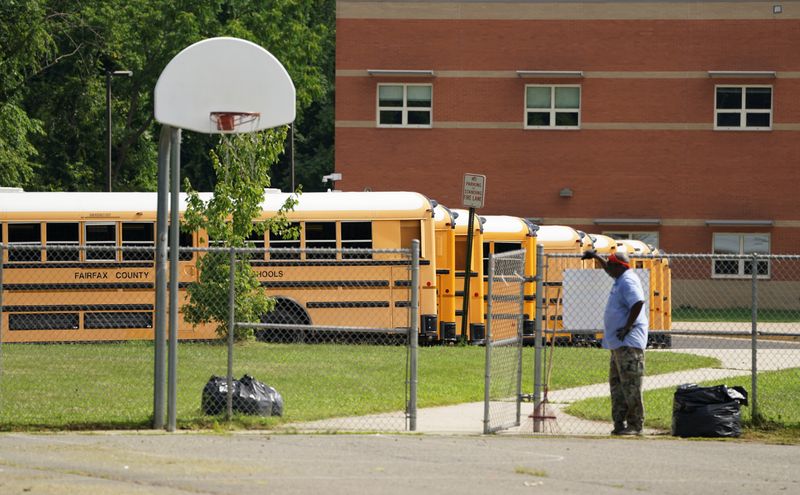 &copy; Reuters. Escola Glasgow, em Falls Church, na Virgínia, fechada durante a pandemia de coronavírus