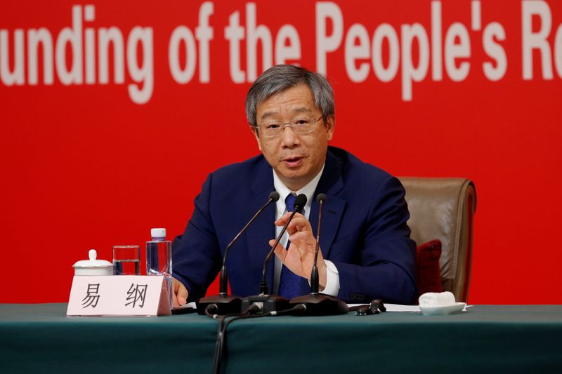 &copy; Reuters. Foto de archivo del jefe del banco central de China, Yi Gang, en una rueda de prensa en Pekín