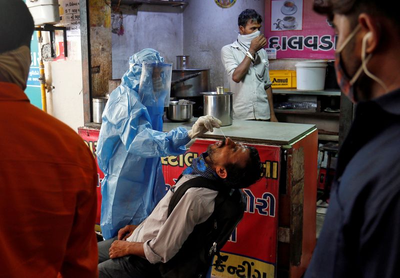 &copy; Reuters. FILE PHOTO:  Outbreak of coronavirus disease (COVID-19) in Ahmedabad