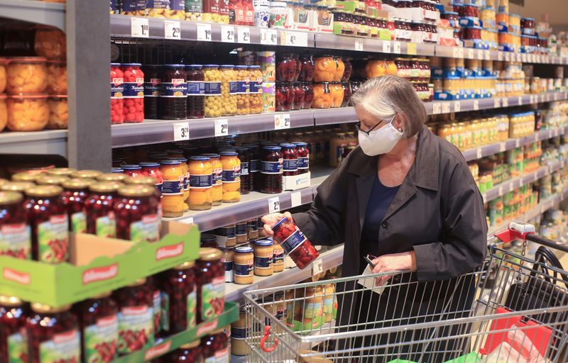 © Reuters. FILE PHOTO: Outbreak of the coronavirus disease (COVID-19) near Bonn