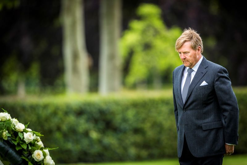 © Reuters. Dutch King takes part in commemoration for the 75th Anniversary of Victory in Europe