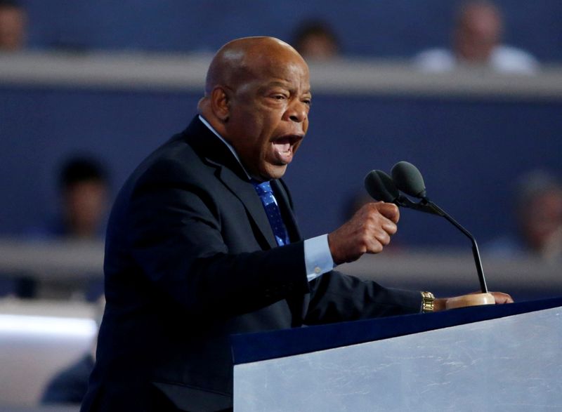 &copy; Reuters. FOTO DE ARCHIVO:  El congresista John Lewis en la Convención Nacional Demócrata en Filadelfia, Pensilvania, EEUU