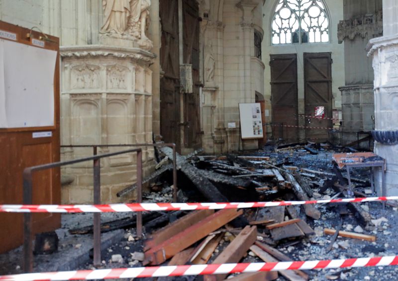 © Reuters. Fire at the Cathedral of Saint Pierre and Saint Paul in Nantes