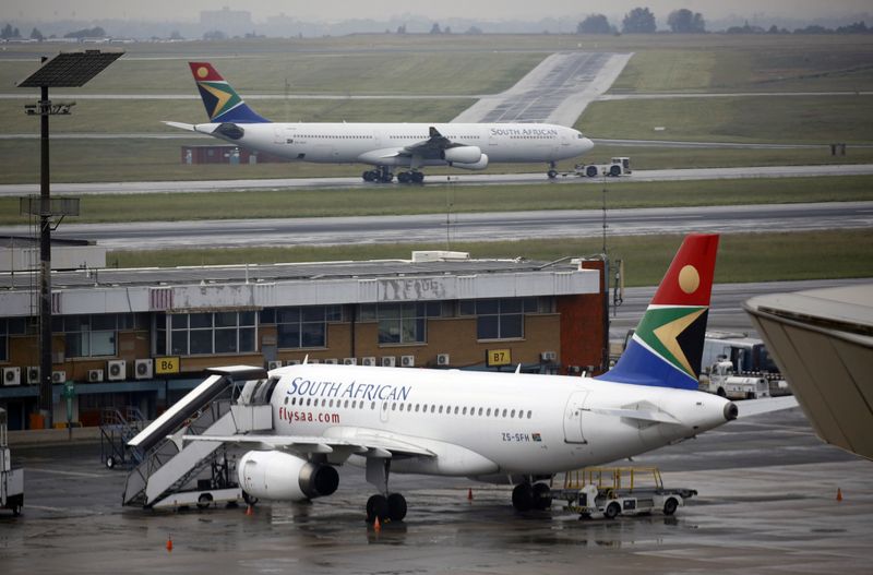 &copy; Reuters. FILE PHOTO: South African Airways (SAA) plane is towed at O.R. Tambo International Airport in Johannesburg
