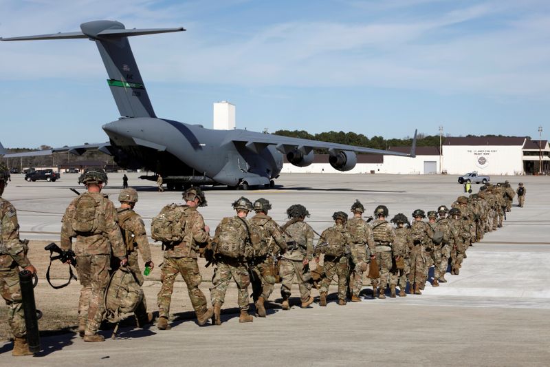 &copy; Reuters. U.S. Army paratroopers of an immediate reaction force from the 82nd Airborne Division prepare to leave Fort Bragg