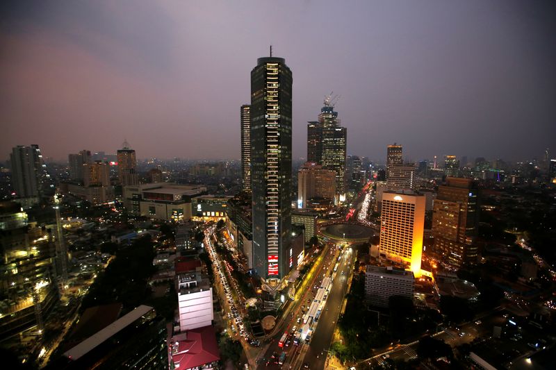 © Reuters. General view of a business district during sunset in Jakarta