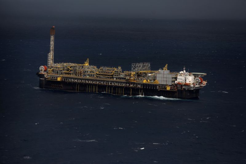 &copy; Reuters. FILE PHOTO: General view of Brazil&apos;s Petrobras P-66 oil rig in the offshore Santos Basin in Rio de Janeiro