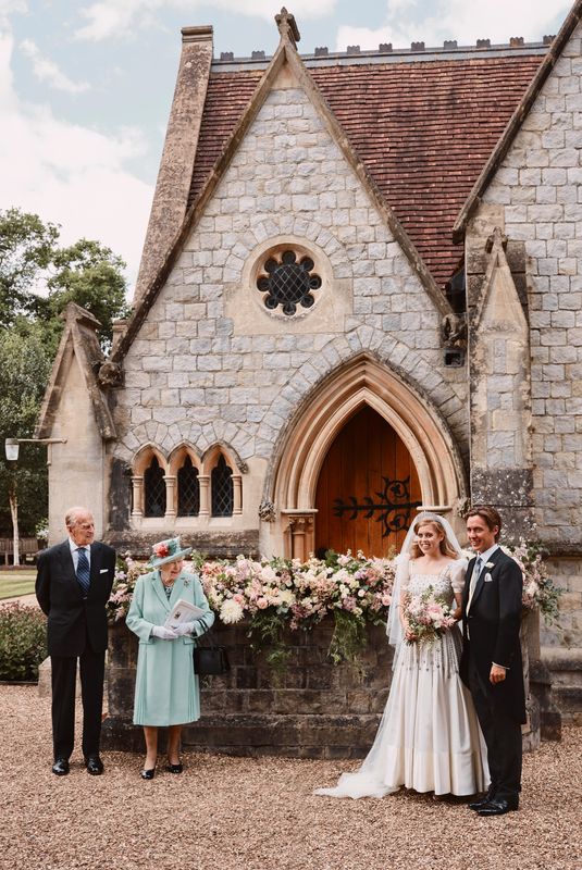 &copy; Reuters. 英ベアトリス王女が結婚、私的で小規模な式に