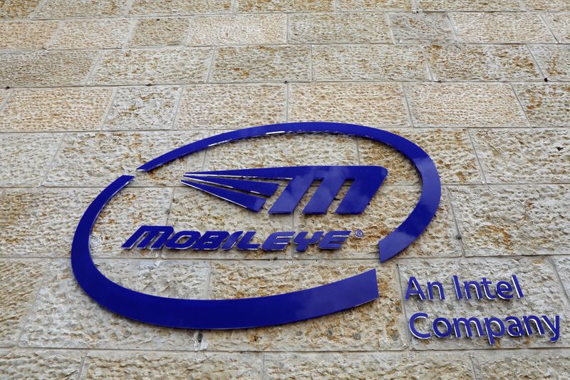 &copy; Reuters. The logo of Israeli technology firm Mobileye is seen on the building hosting their headquarters in Jerusalem