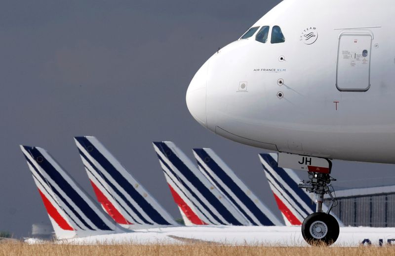 &copy; Reuters. FILE PHOTO: Air France Airbus A380 retirement flight near Paris
