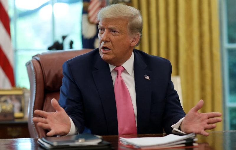 &copy; Reuters. U.S. President Trump hosts meeting to discuss coronavirus aid legislation at the White House in Washington