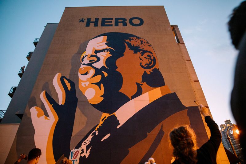 &copy; Reuters. Mourners of the late Rep. John Lewis hold a vigil in his memory in Atlanta