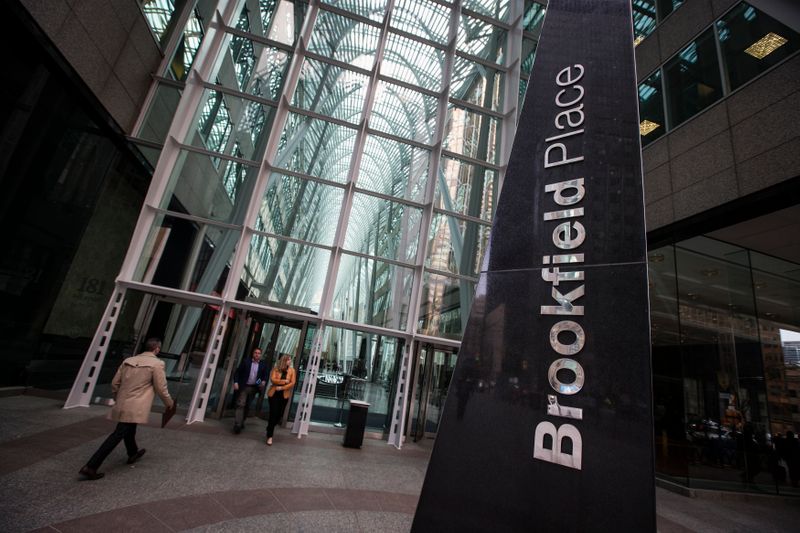 © Reuters. Logo da Brookfield em edifício da empresa em Toronto, Canadá