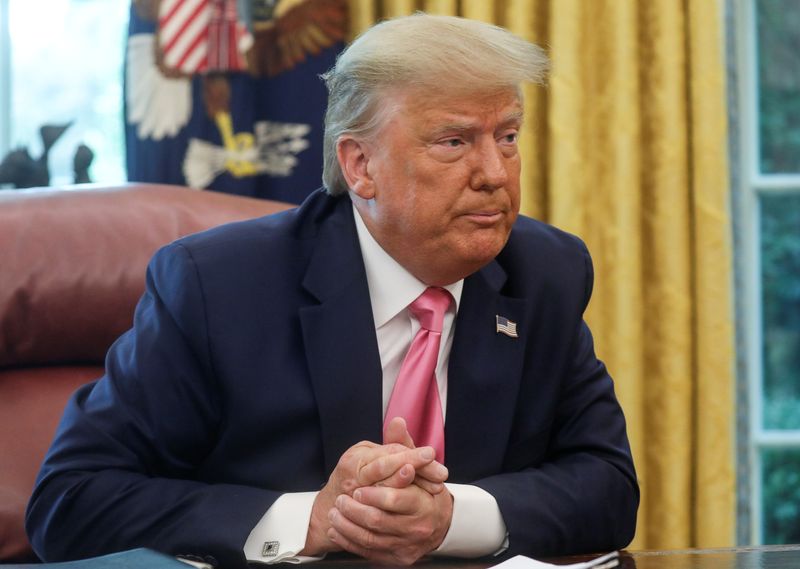 &copy; Reuters. U.S. President Trump hosts meeting to discuss coronavirus aid legislation at the White House in Washington