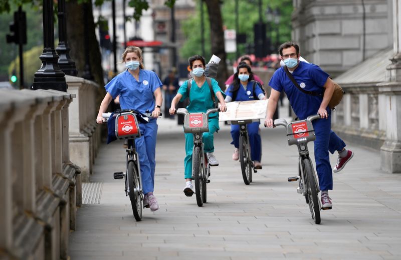 &copy; Reuters. FILE PHOTO: Outbreak of the coronavirus disease (COVID-19) in London