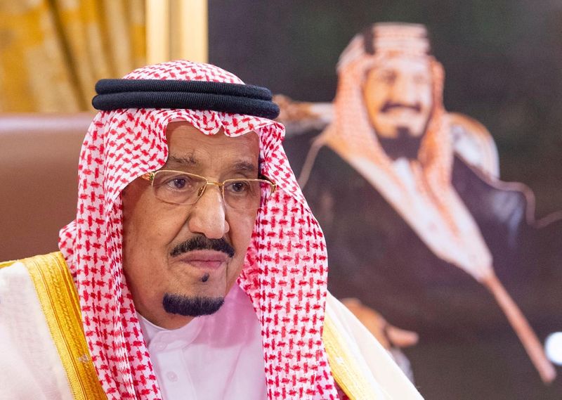 &copy; Reuters. FILE PHOTO: Saudi King Salman bin Abdulaziz delivers a televised speech regarding the outbreak of the coronavirus disease (COVID-19), in Riyadh