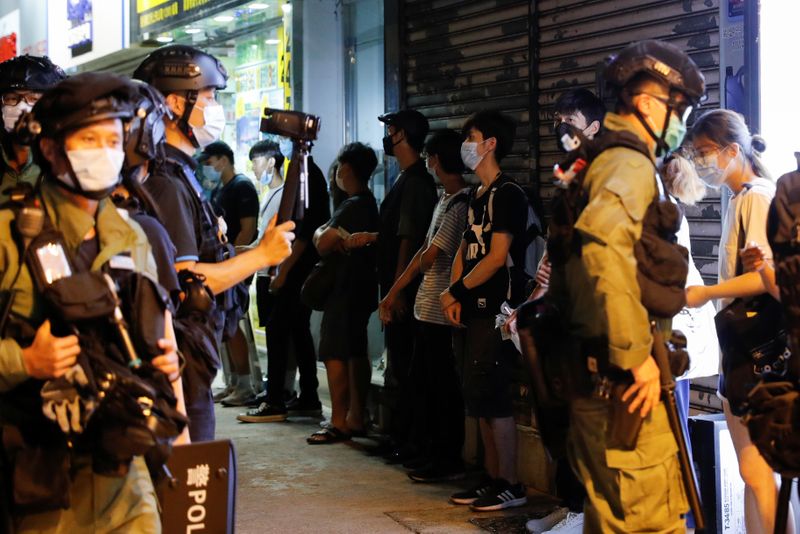 &copy; Reuters. Manifestantes de Hong Kong se reúnem em aniversário de ataque em estação de trem