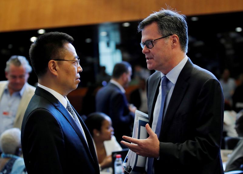 &copy; Reuters. FILE PHOTO: Shea U.S. Ambassador to the WTO talks with Zhang Chinese Ambassador to the WTO before the General Council meeting in Geneva