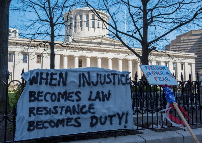 &copy; Reuters. FILE PHOTO: Protesters against the state&apos;s extended stay-at-home order demonstrate in Columbus