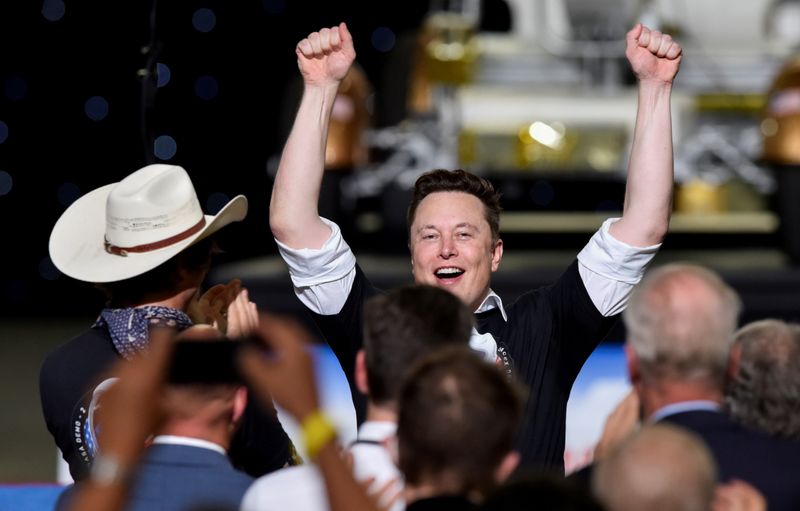&copy; Reuters. FILE PHOTO: SpaceX CEO Elon Musk celebrates after the launch of a SpaceX Falcon 9 rocket and Crew Dragon spacecraft on NASA&apos;s SpaceX Demo-2 mission to the International Space Station from NASA&apos;s Kennedy Space Center in Cape Canaveral