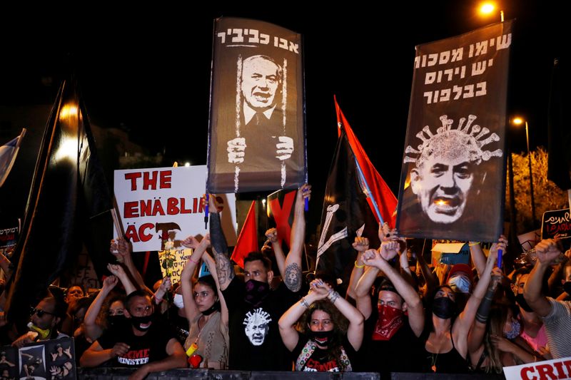 &copy; Reuters. ISRAËL: DES MANIFESTANTS APPELLENT NETANYAHU À DÉMISSIONNER