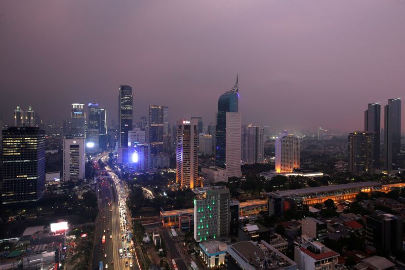 © Reuters. General view of a business district during sunset in Jakarta