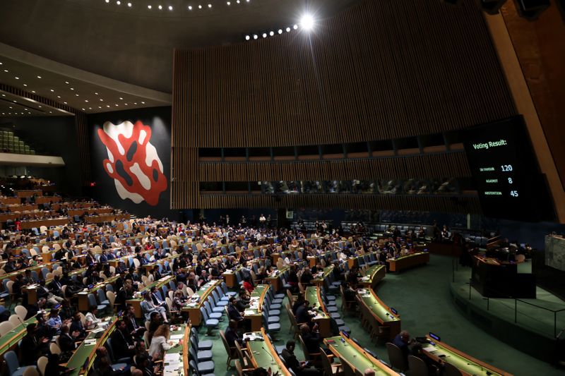 &copy; Reuters. Foto de archivo: Votación en la Asamblea General de Naciones Unidas de una resolución que condena el uso de la fuerza excesivo contra los palestinos del fuerzas israelíes, en la sede de la ONU en Nueva York. 13 de junio 2018.