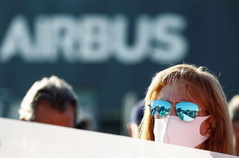 &copy; Reuters. Airbus employees protest against expected job cuts in Getafe