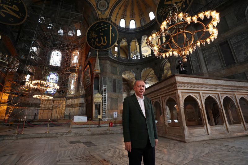 &copy; Reuters. الصلاة في آيا صوفيا ستتوج حملة إسلامية استمرت عشرات السنين