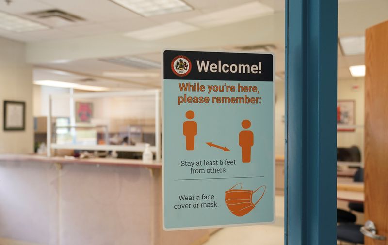 &copy; Reuters. Sign placed  on a door to help prevent the spread of the coronavirus disease (COVID-19) in a school in Fairfax, Virginia