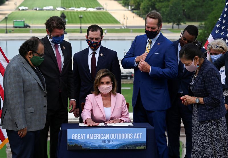 &copy; Reuters. U.S. House Speaker Nancy Pelosi hosts a bill enrollment ceremony for the Great American Outdoors Act, on Capitol Hill in Washington