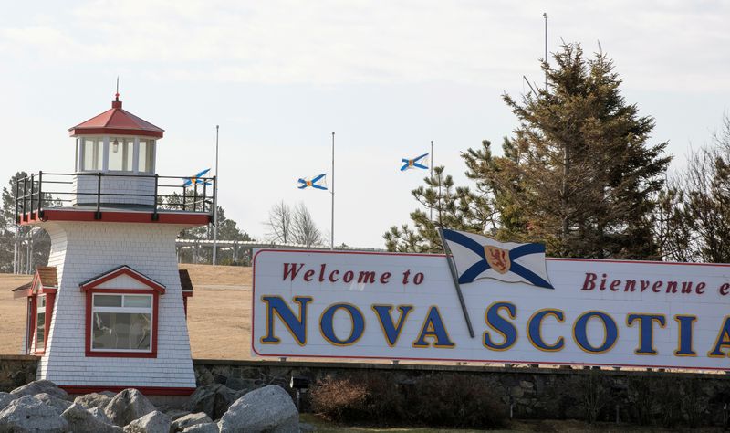 &copy; Reuters. FILE PHOTO: Nova Scotia flags are lowered on the New Brunswick/Nova Scotia border a day after a mass shooting by Gabriel Wortman, in Fort Lawrence