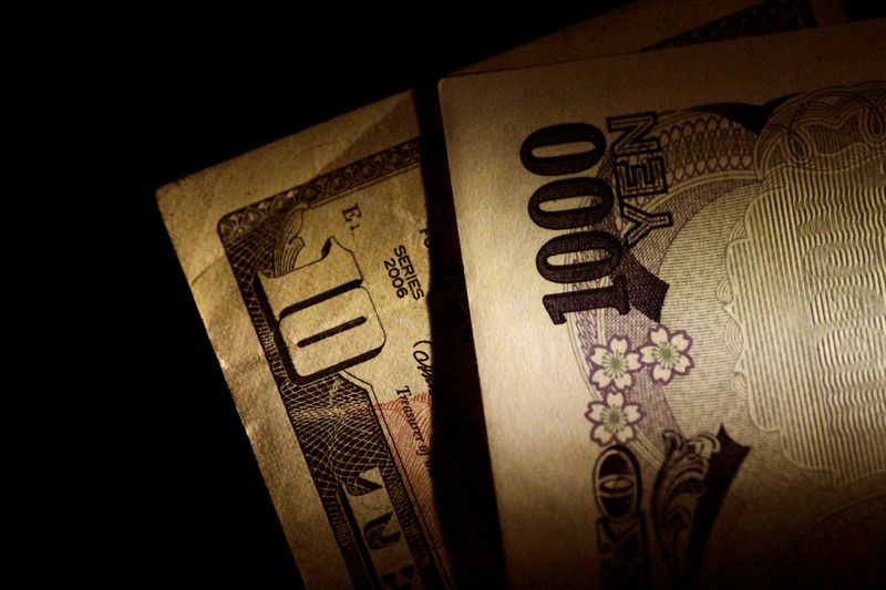 &copy; Reuters. Illustration photo of Japan Yen and U.S. Dollar notes