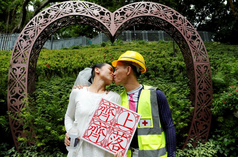 &copy; Reuters. The Wider Image: On trial on riot charges, Hong Kong newlyweds prepared for life apart