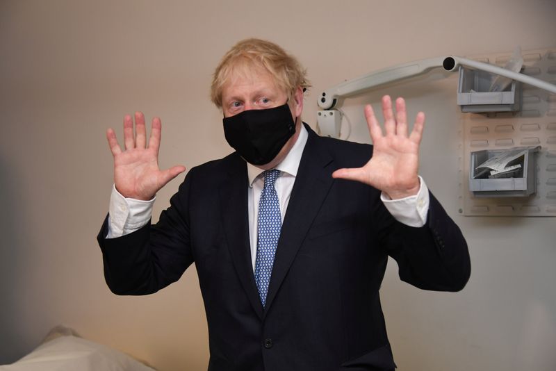 &copy; Reuters. Premiê britänico, Boris Johnson, durante visita a centro médico em Londres