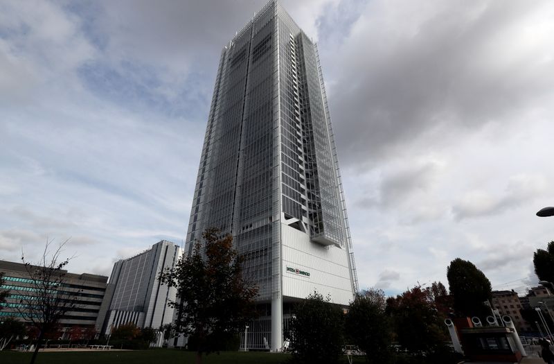 &copy; Reuters. La sede centrale della Banca Intesa San Paolo a Torino