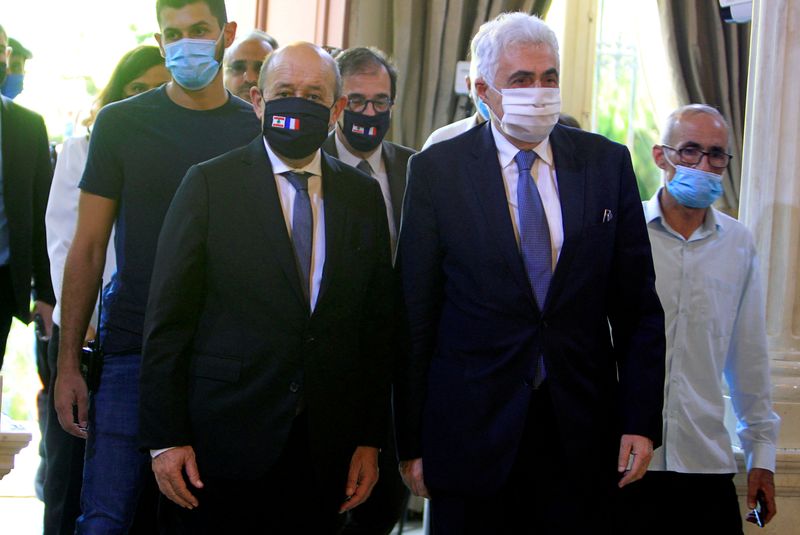 &copy; Reuters. FILE PHOTO: French Foreign Affair Minister Jean-Yves Le Drian wears a face mask to prevent the spread of the coronavirus disease (COVID-19) as he meets with Lebanon&apos;s Foreign Minister Nassif Hitti at the Ministry of Foreign Affairs in Beirut