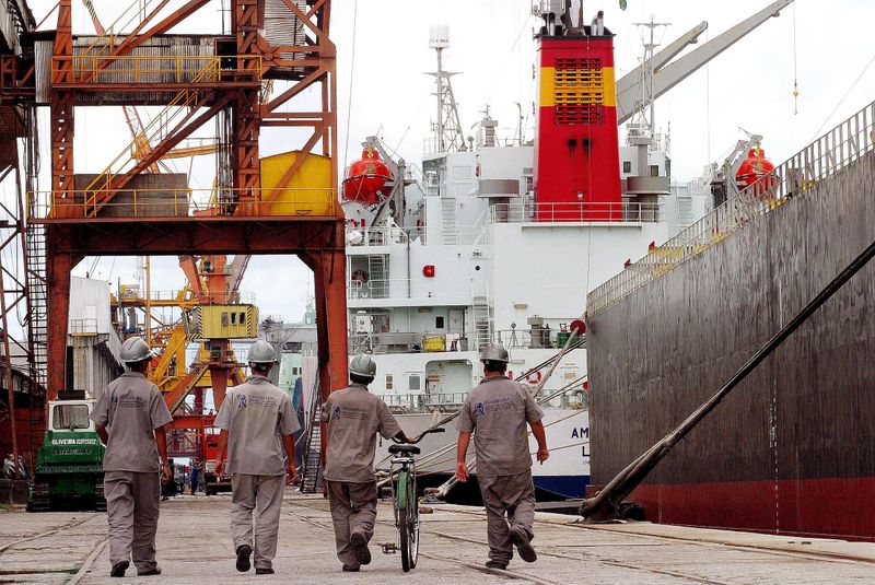 © Reuters. Vista do porto de Paranaguá (PR)