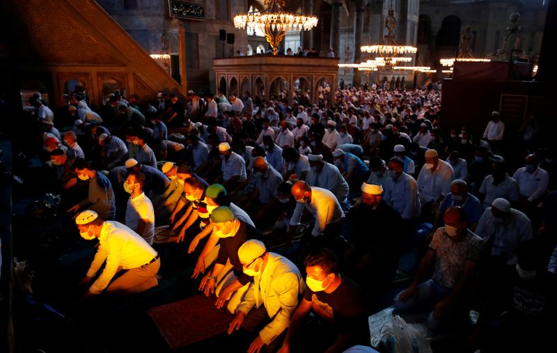 &copy; Reuters. FILE PHOTO: Friday prayers at Hagia Sophia Grand Mosque for the first time in 86 years, in Istanbul