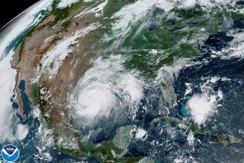 &copy; Reuters. Imagen satelital que muestra al huracán Hanna en el Golfo de México acercándose a la costa de Texas